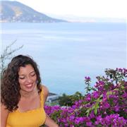 studentessa offre lezioni private di inglese
